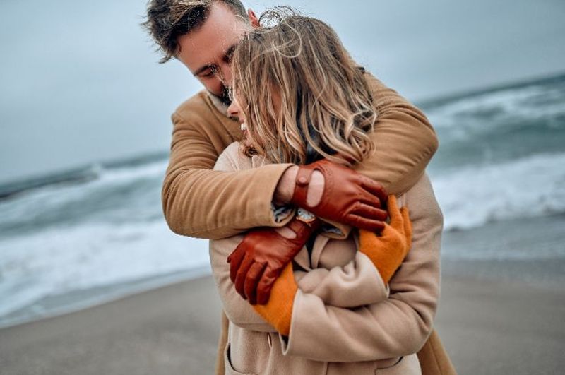 MK Omfavner_iS-1204438008